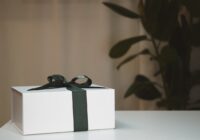 Akcesoria cukiernicze: Jak wybrać idealne opakowania na torty i inne wypieki?